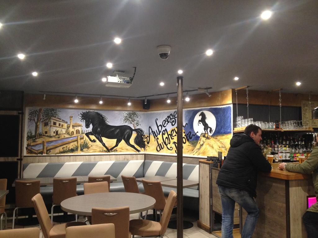 Le Cheval Noir Hotel Paris パンタン エクステリア 写真