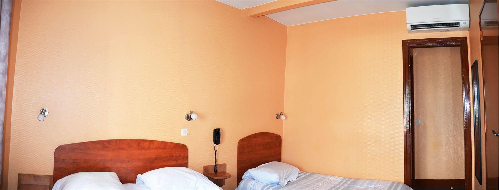 Le Cheval Noir Hotel Paris パンタン エクステリア 写真